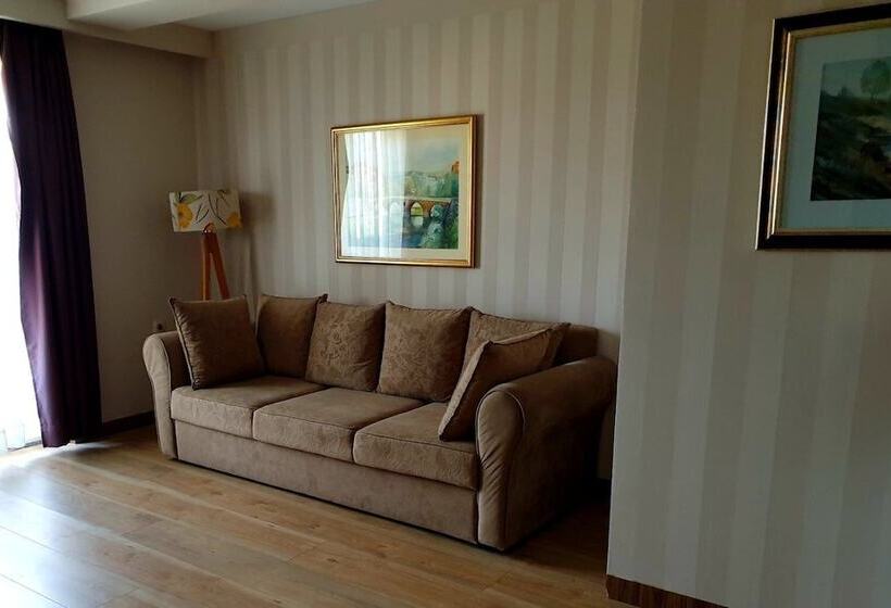 اتاق خانوادگی, Wine Hotel Cesarica