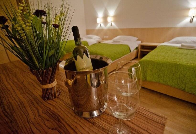 اتاق خانوادگی, Wine Hotel Cesarica