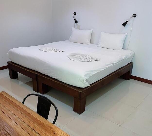 豪华房间, The Reef Hotel & Studios