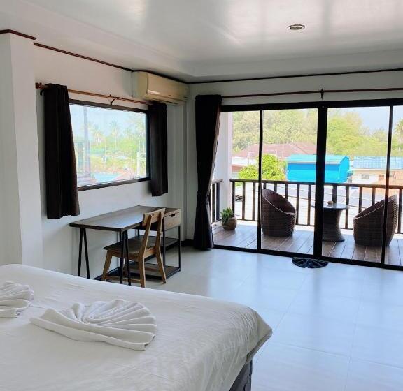 带阳台的豪华间, The Reef Hotel & Studios