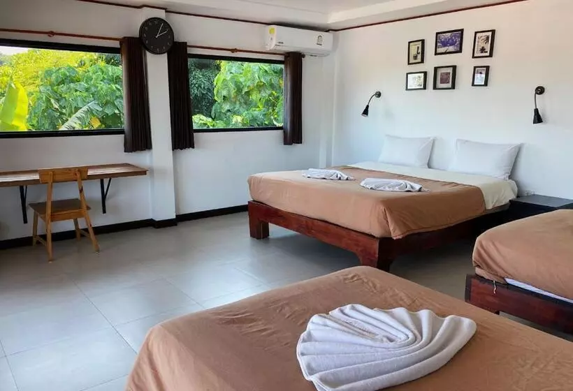 Perhehuone, The Reef Hotel & Studios