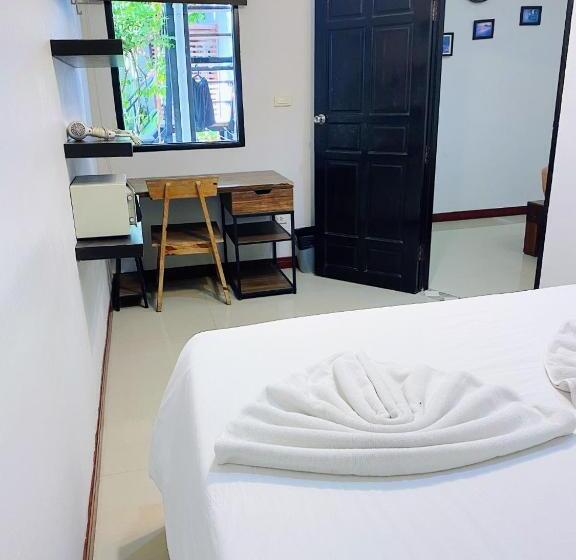 两卧家庭套房, The Reef Hotel & Studios