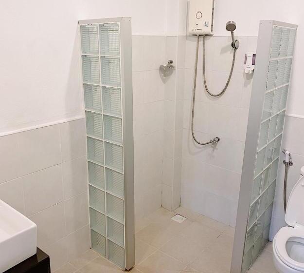 سوئیت خانواده 2 خوابه, The Reef Hotel & Studios