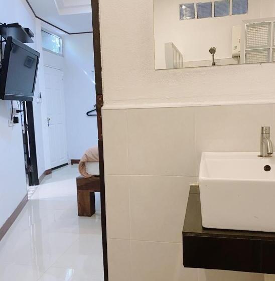 两卧家庭套房, The Reef Hotel & Studios