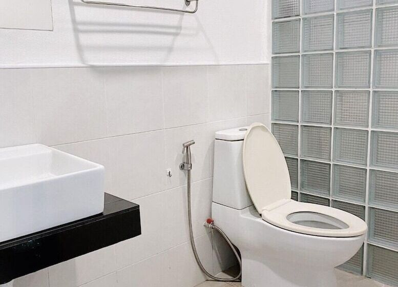 家庭间, The Reef Hotel & Studios