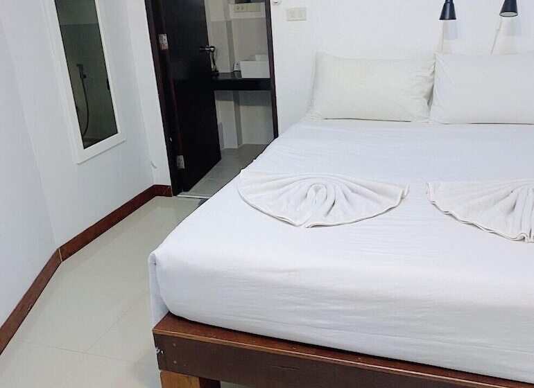 اتاق خانوادگی, The Reef Hotel & Studios