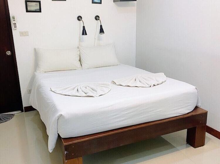 家庭间, The Reef Hotel & Studios