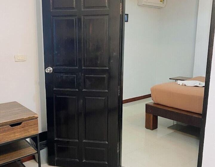 家庭间, The Reef Hotel & Studios