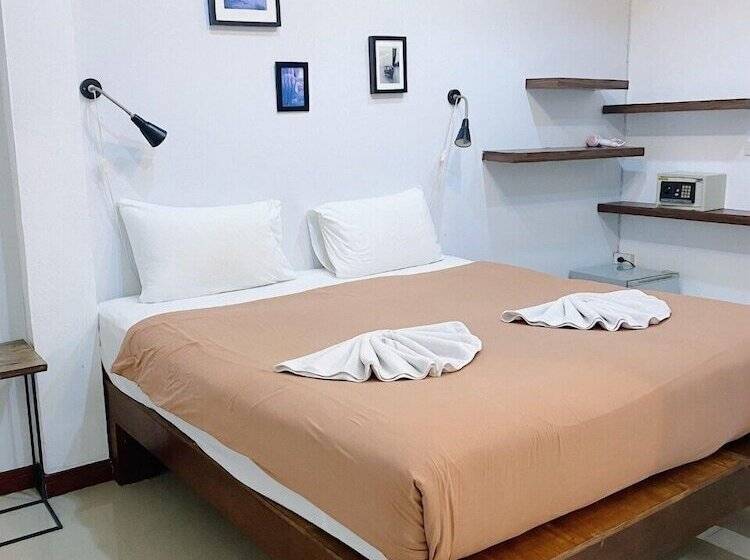 家庭间, The Reef Hotel & Studios