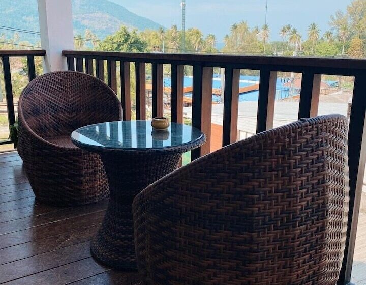 带阳台的豪华间, The Reef Hotel & Studios