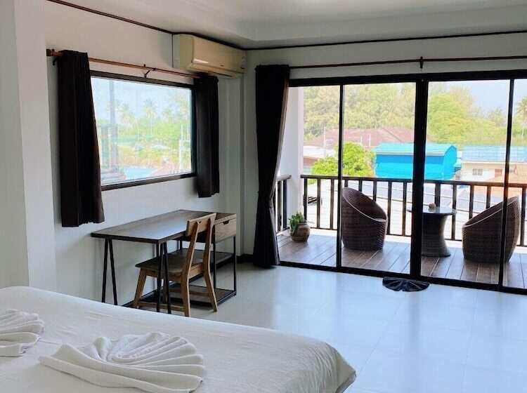 带阳台的豪华间, The Reef Hotel & Studios