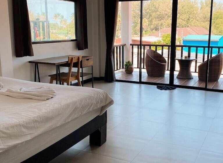 带阳台的豪华间, The Reef Hotel & Studios