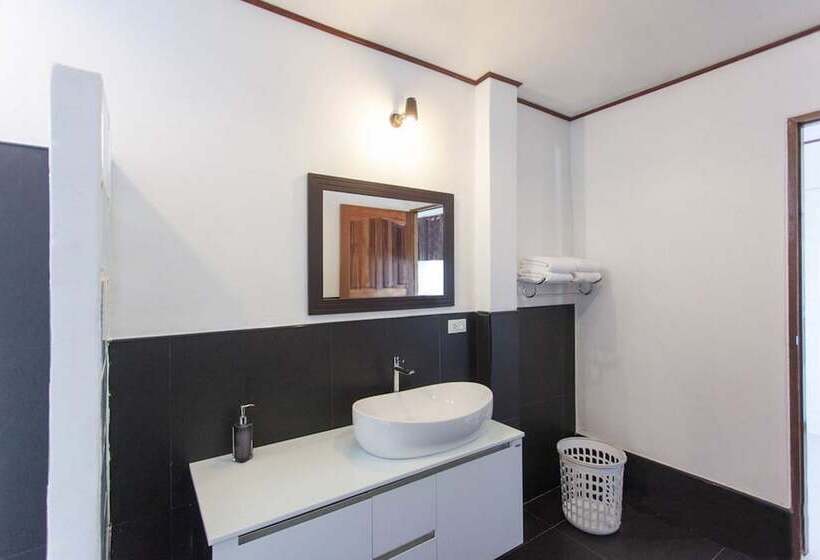 اتاق لوکس خانوادگی, The Reef Hotel & Studios