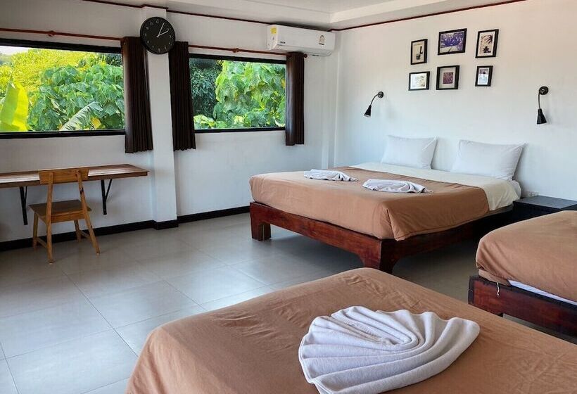 اتاق لوکس خانوادگی, The Reef Hotel & Studios