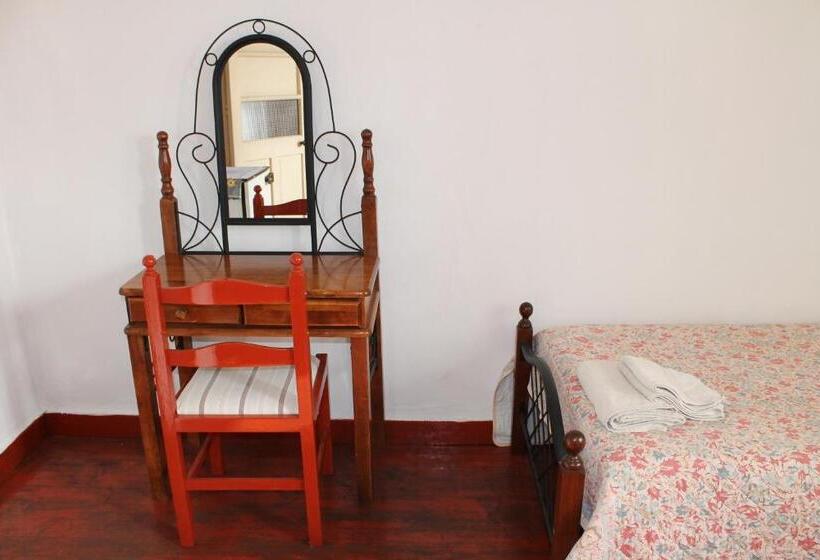 غرفة قياسية ثلاثية, Trianon