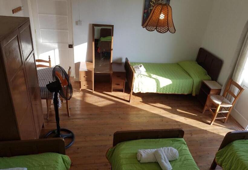 Кровать в Общей Комнате, Trianon