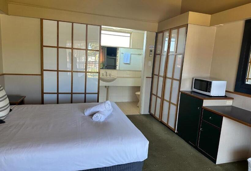 غرفة تنفيذية, The Tower