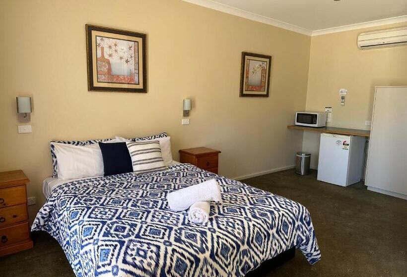 اتاق اجرایی, The Tower