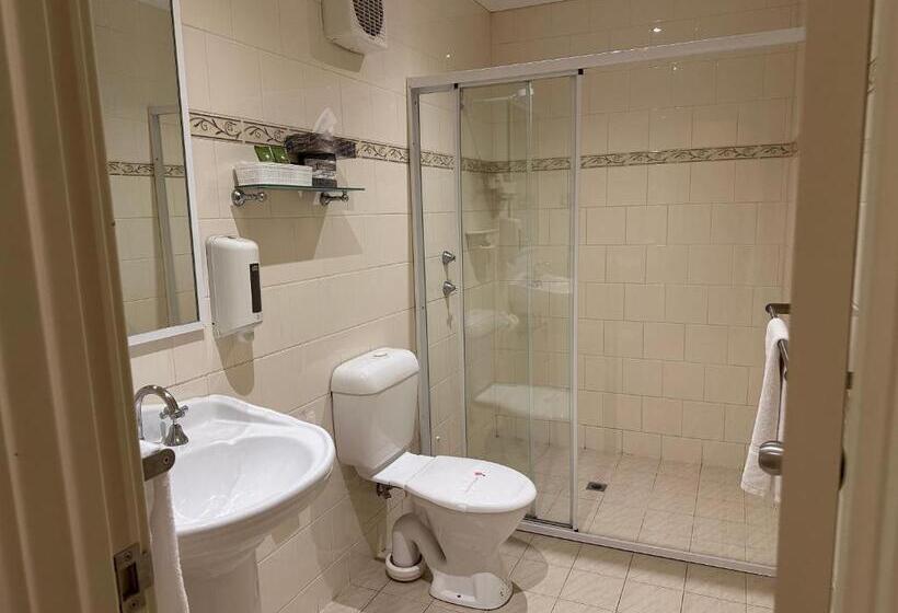 غرفة ديلوكس, The Tower