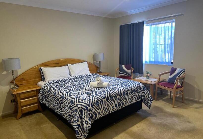 اتاق لوکس, The Tower