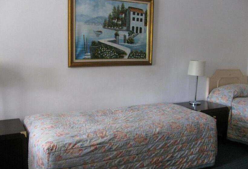 Семейный Номер, The Wayfarer Motel