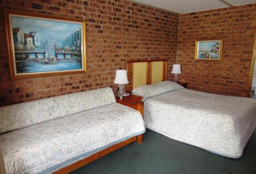 חדר משפחתי, The Wayfarer Motel