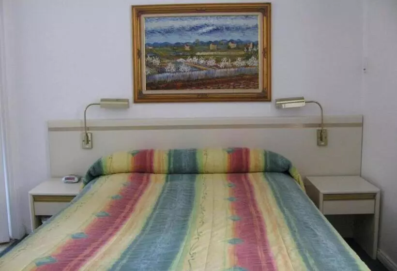 ファミリールーム, The Wayfarer Motel