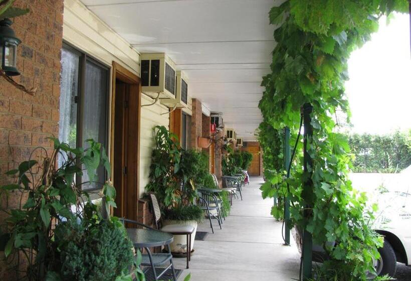 חדר דלוקס, The Wayfarer Motel