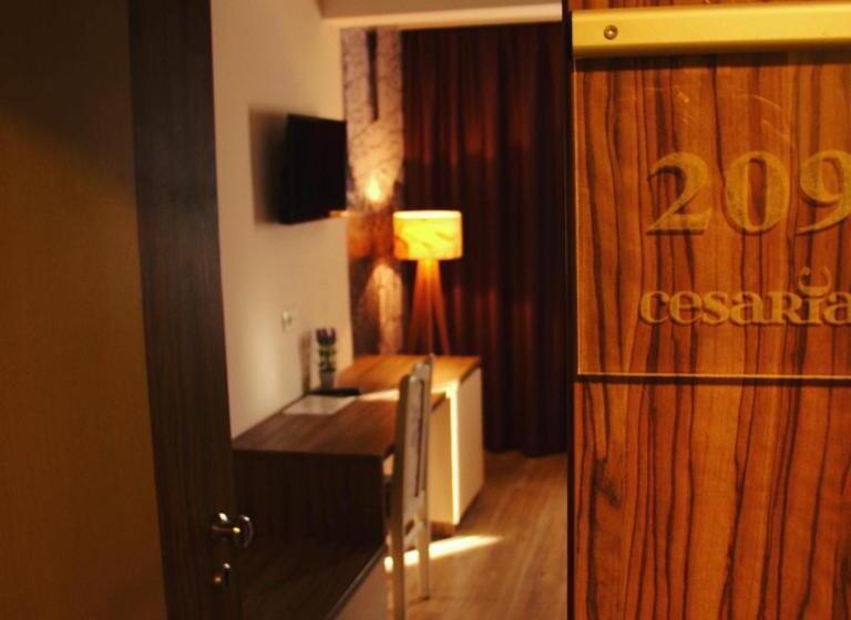 اتاق استاندارد سه نفره, Wine Hotel Cesarica