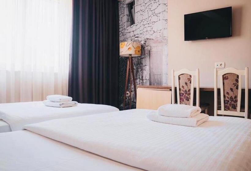 اتاق استاندارد یک نفره, Wine Hotel Cesarica