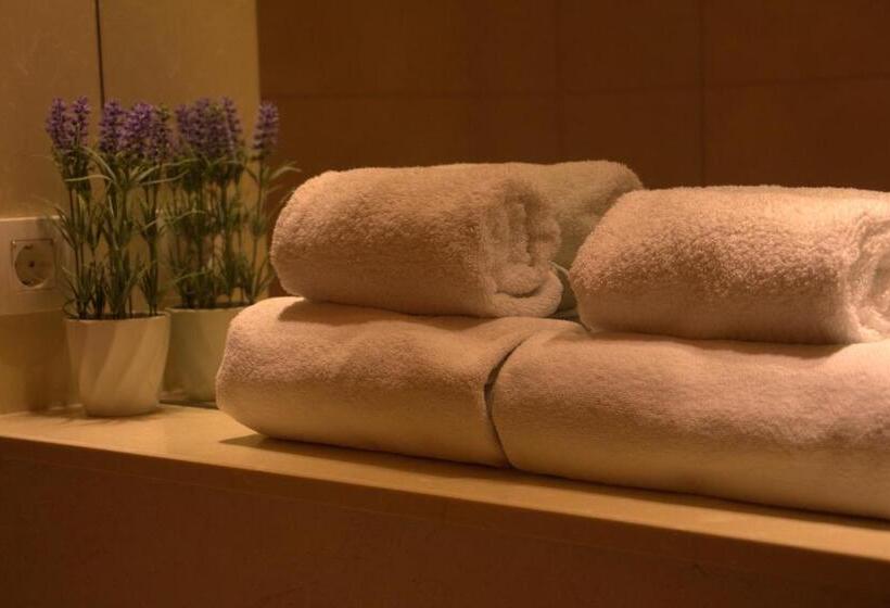 اتاق استاندارد یک نفره, Wine Hotel Cesarica