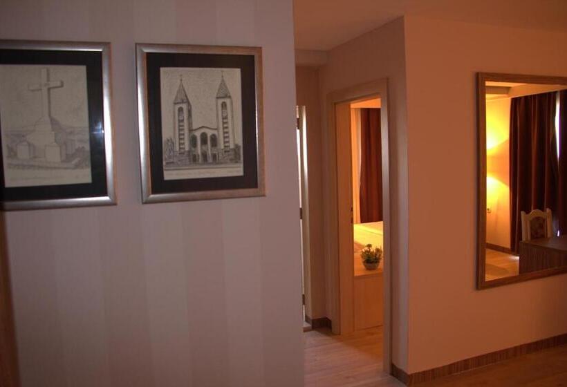 اتاق لوکس با بالکن, Wine Hotel Cesarica