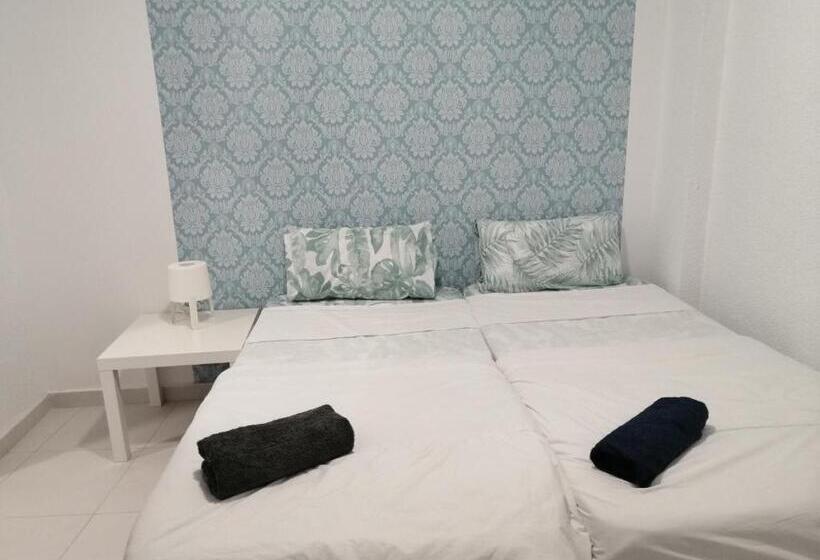 اتاق اکونومی, La Marina