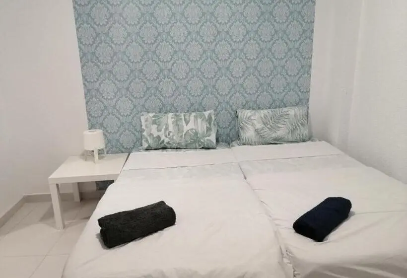 اتاق اکونومی, La Marina