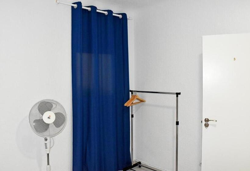 اتاق اکونومی, La Marina