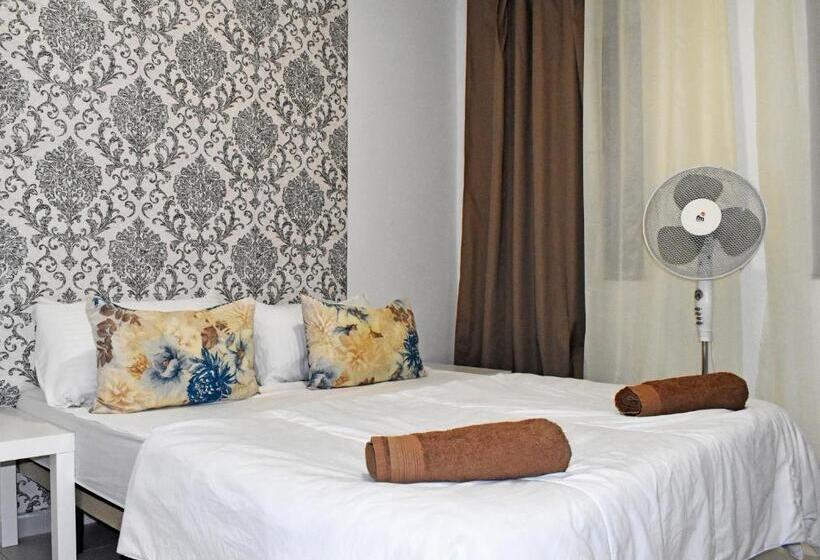 اتاق اکونومی, La Marina