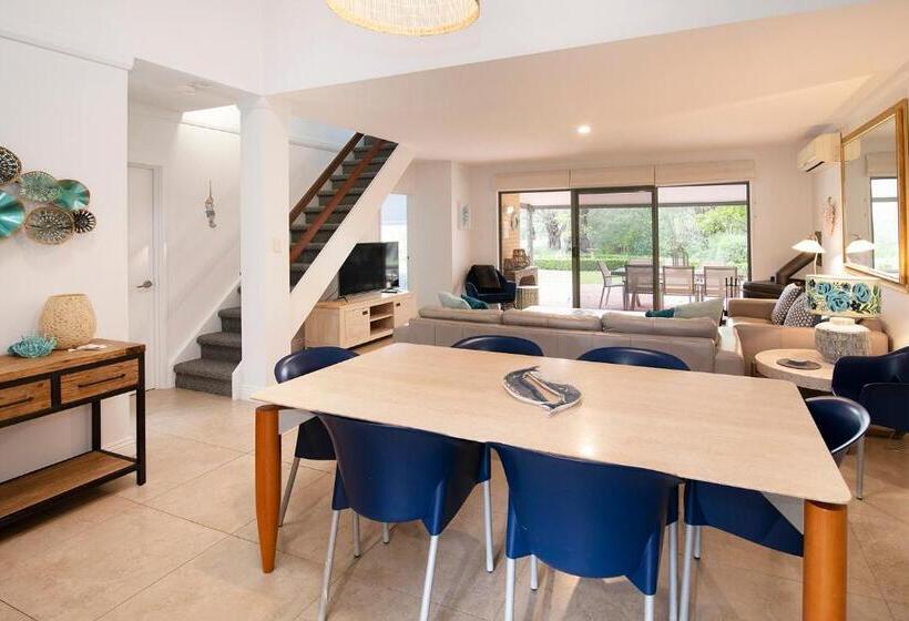 豪华三卧别墅, Bayshore Beachside Resort