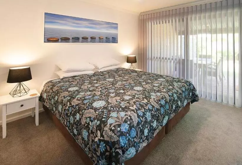 Villa 1 Makuuhuone, Bayshore Beachside Resort