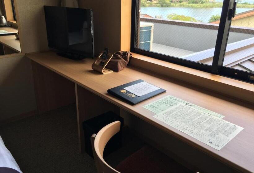 غرفة قياسية مطلّة علي البحيرة, Biwako Ryokusuitei