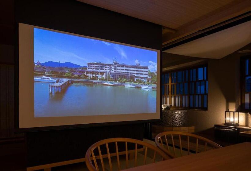 غرفة ديلوكس رباعية, Biwako Ryokusuitei