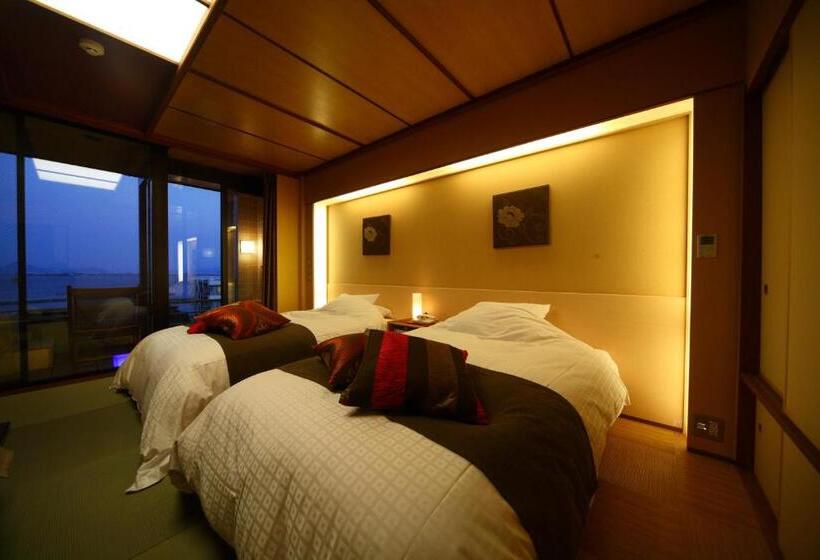 غرفة سوبيريور رباعية, Biwako Ryokusuitei