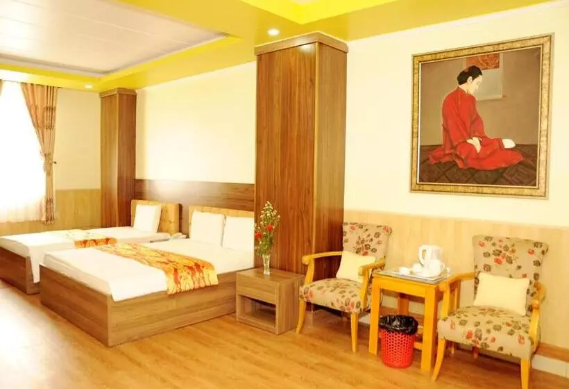 اتاق لوکس سه تخته, Linh Phuong 8 Hotel   24 Hours Stay