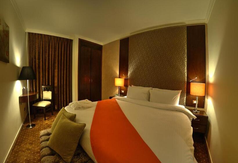 Suite met 2 Slaapkamers, Meneur