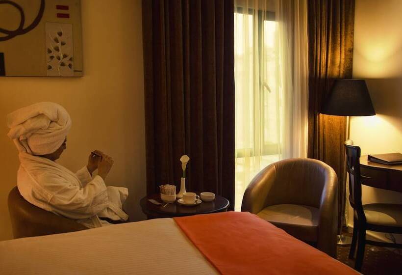 Suite met 2 Slaapkamers, Meneur