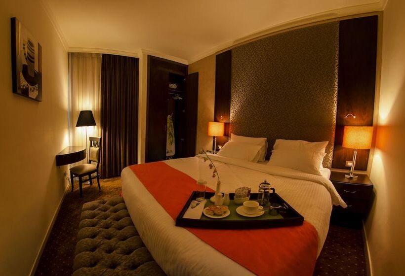 Suite met 2 Slaapkamers, Meneur