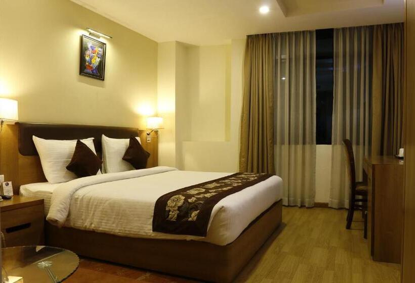 اتاق لوکس با چشم‌انداز شهر, Mirage Regency