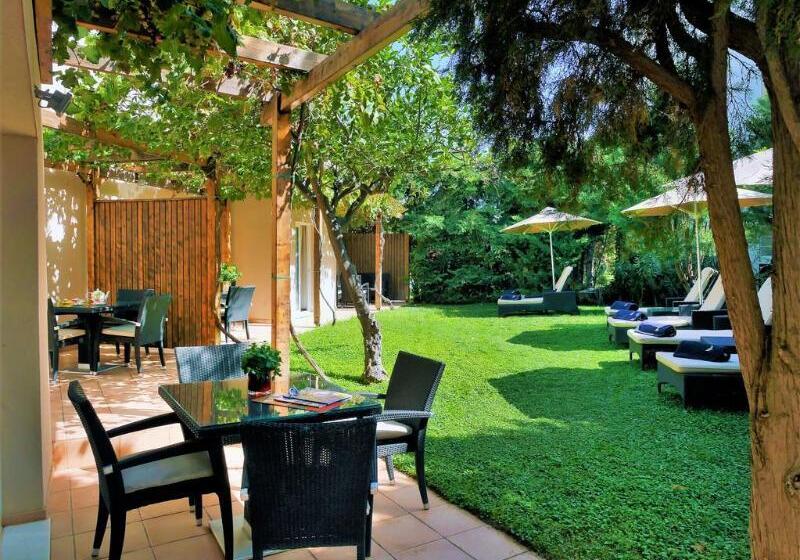 Люкс Вид на Сад, Out Of The Blue Resort & Spa