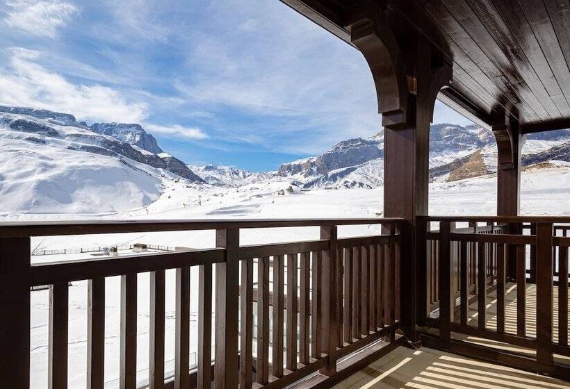 اتاق لوکس با چشم‌انداز, Park Chalet, Shahdag, Autograph Collection