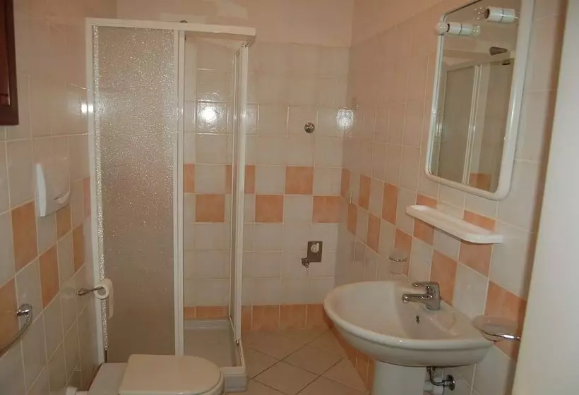Huoneisto 1 Makuuhuone Puutarhanäkymä, Vallemare Residence E Studios