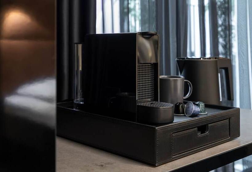 اتاق اکونومی یک تخته, Zoe By Amano